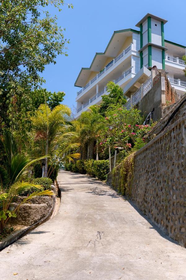 Monte Prundi Hotel Labuan Bajo Exterior foto